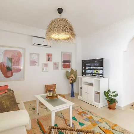 Seaview Flat In Center *